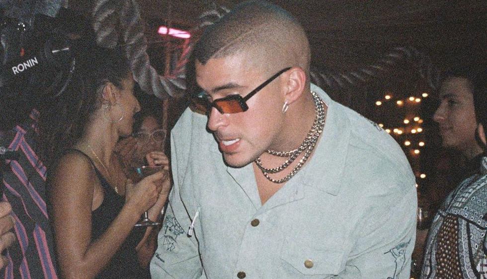 Bad Bunny enciende polémica por aventar el celular de una fan que quería foto