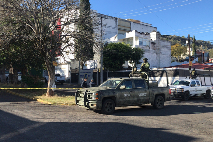 Lanzan granada al edificio de la Comisión Estatal del Agua en la colonia Bosques Camelinas, en Morelia
