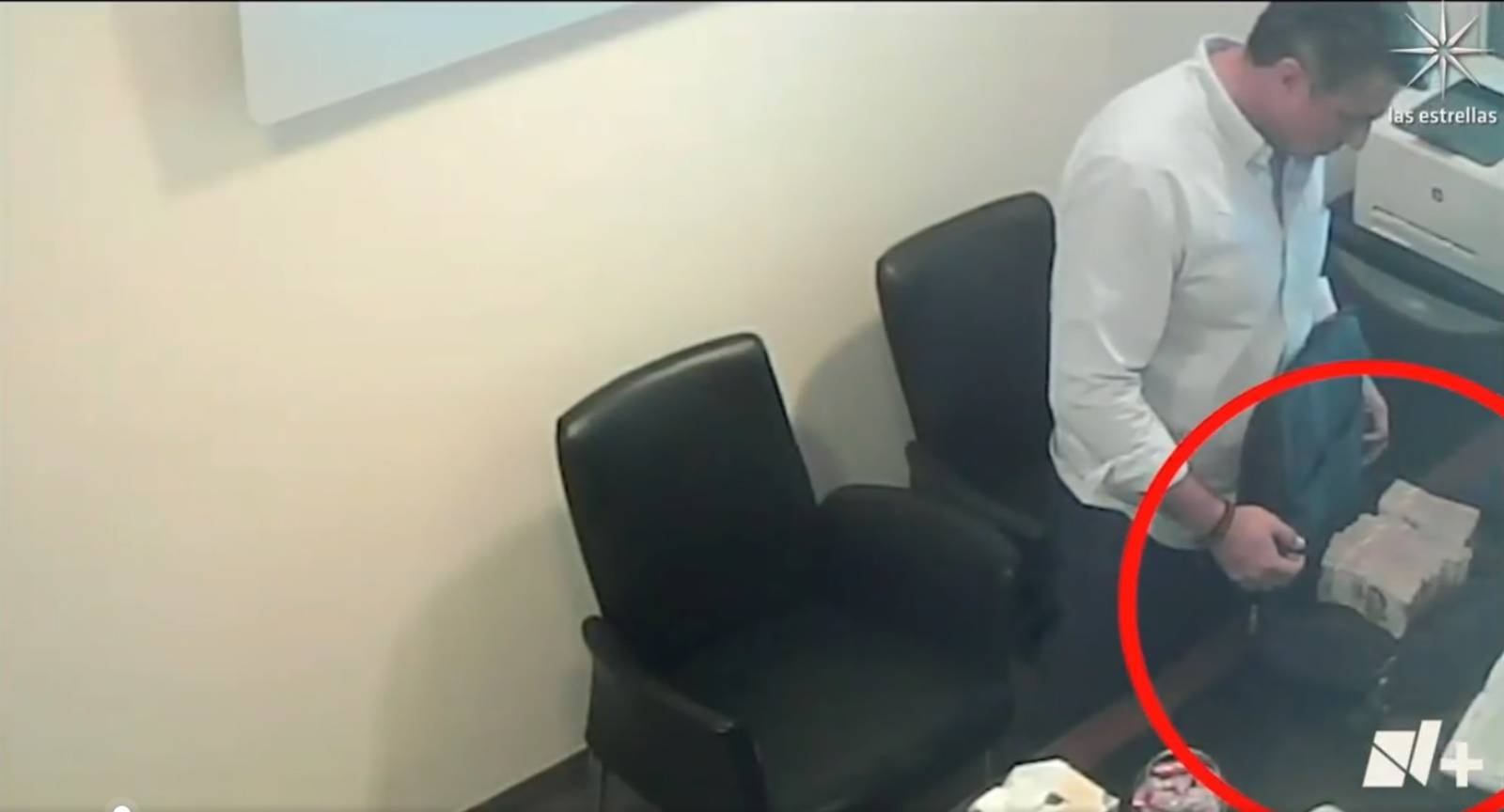 Captan a funcionarios del gobierno de Layda Sandores recibiendo fajos de billetes