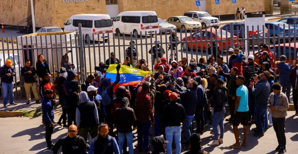 Migrantes reviran a AMLO y culpan al gobierno del incendio en Ciudad Juárez que dejó 40 muertos: “Hasta parece que lo planearon”