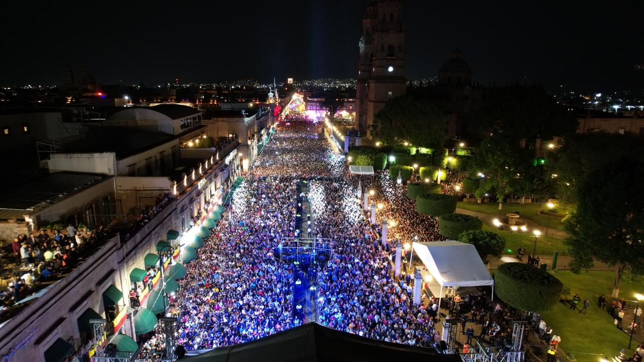 Disfrutan megaconcierto en el centro de Morelia por el 482 aniversario de la ciudad