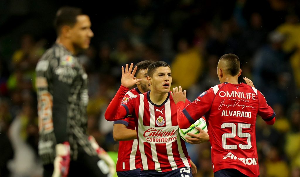 Chivas firma un ‘Aztecazo’: Le remonta al América y jugará la gran Final ante los Tigres