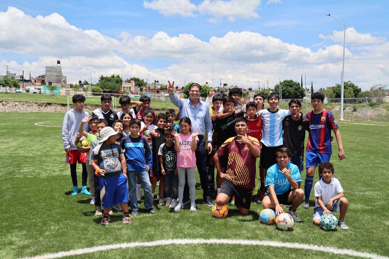 Inauguran canchas de fútbol en colonias del Oriente de Morelia
