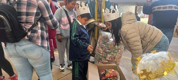 Ayuntamiento de Pátzcuaro acude a Centro de Atención Múltiple a repartir sonrisas!