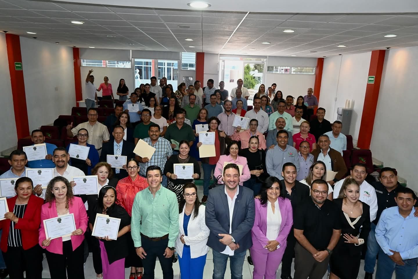 Reconocen a 55 docentes de Cecytem por su labor educativa