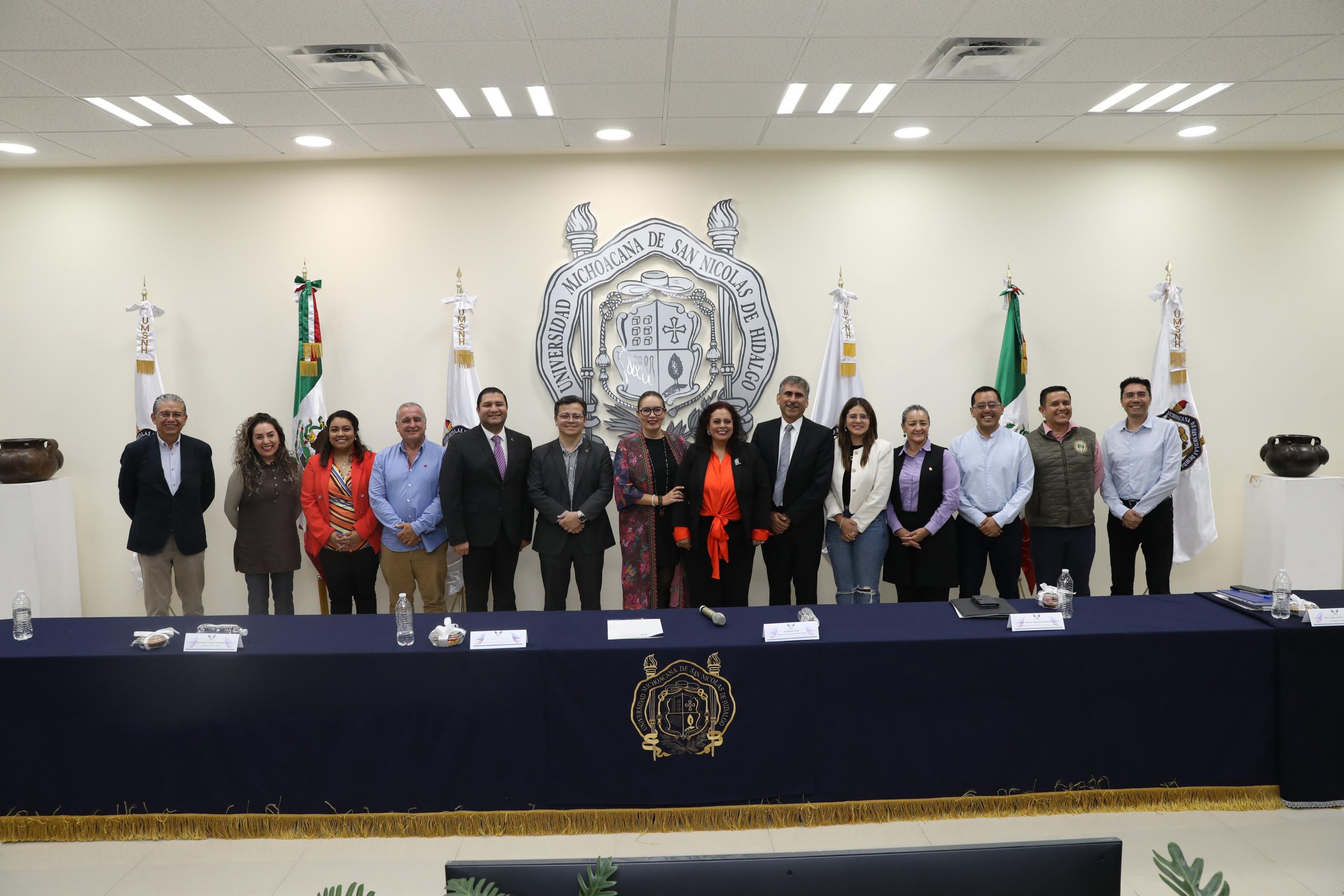 Red Juntos por Michoacán recibe donación de Fuente Digital Braille Espejo en beneficio del estudiantado